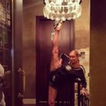 Анастасия Волочкова разбила люстру в столичном ресторане, сделав вертикальный шпагат
