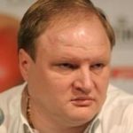 Организатора поединков Роя Джонса, промоутера Владимир Хрюнова, избили молотком