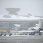 В аэропорту Внуково снегоуборочная машина протаранила такси