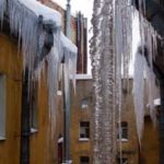 И снова о снеге — в Балашихе по фактам нарушения очистки крыш завели 12 дел