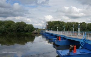 столкновение баржи и резиновой лодки у Голутвинского Моста в Коломне