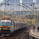 Трагедия на путях: в Бутово поезд переехал двух человек